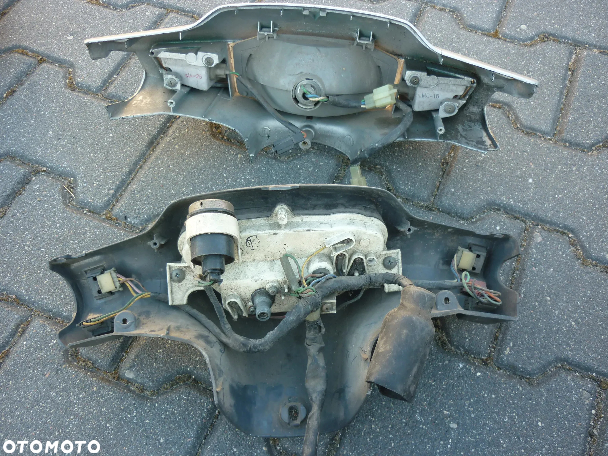 Licznik lampa owiewka Honda Vision 50  2T - 18