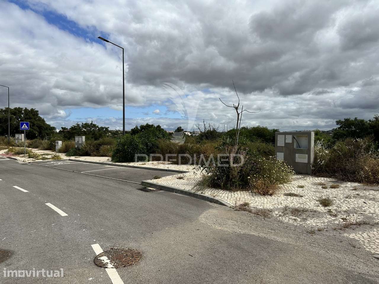 Lote para construir moradia e piscina a 2km da praia - Grande imagem: 2/13