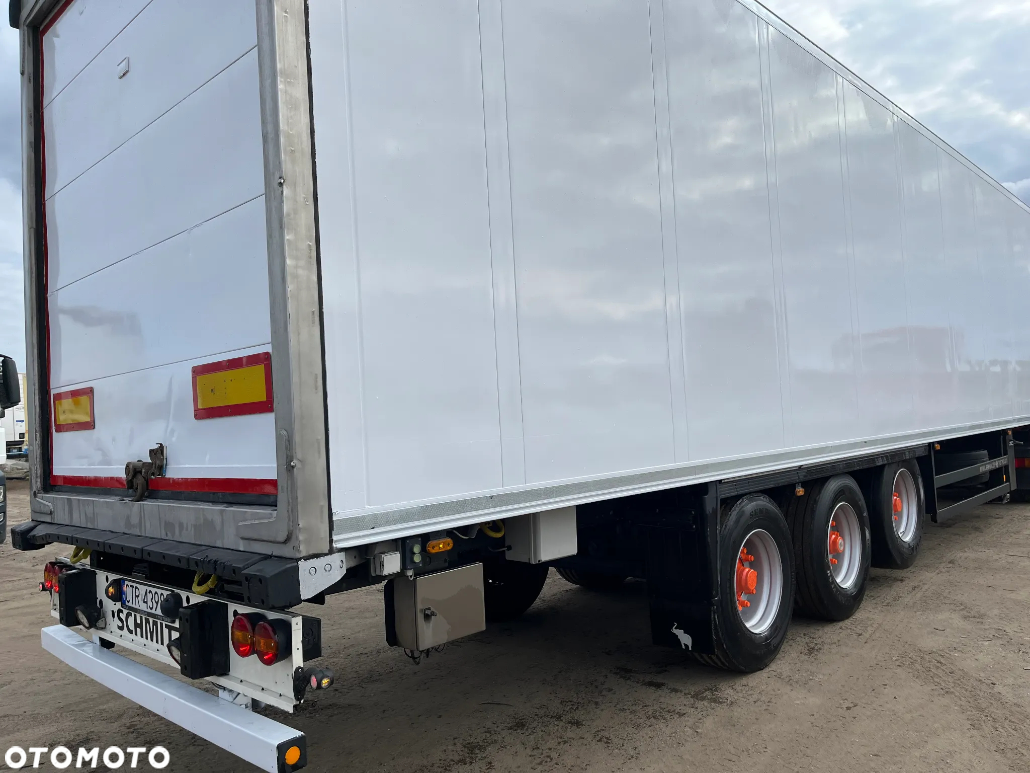 Schmitz Cargobull - 24
