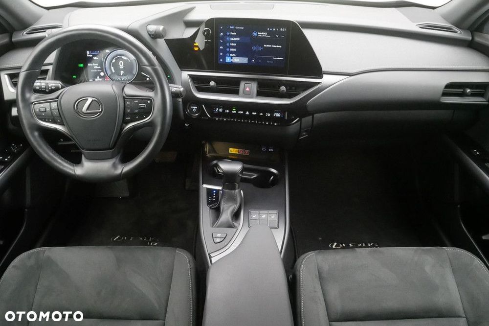 Lexus UX - 8