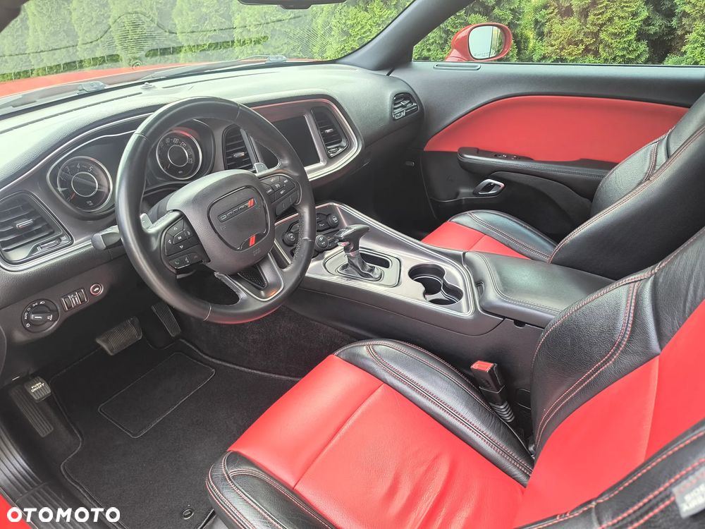 Dodge Challenger - 11