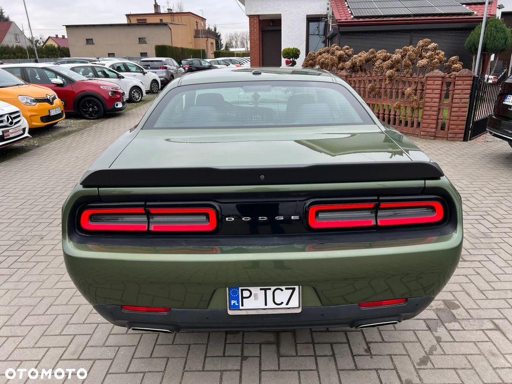Dodge Challenger - 32