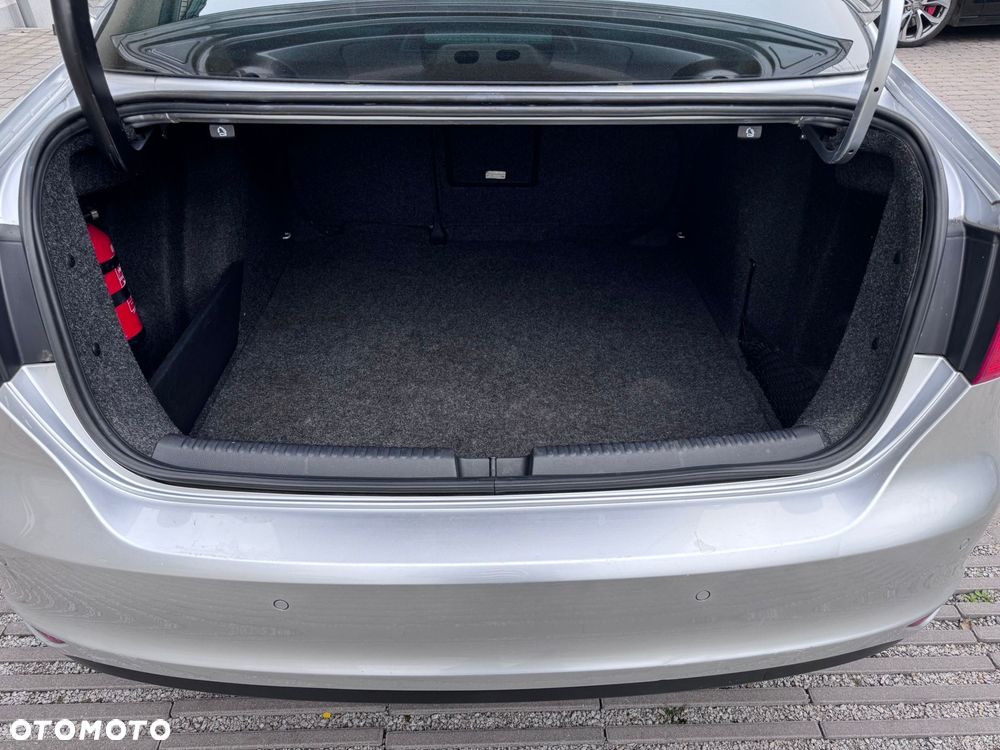 Volkswagen Jetta 2.0 TDI Comfortline - 2