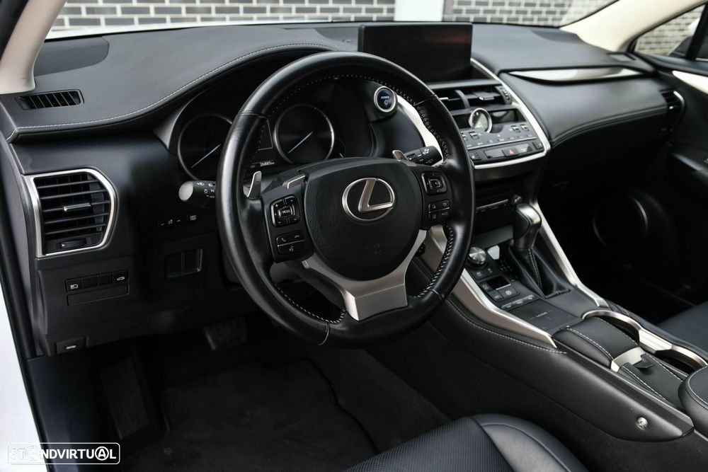 Lexus NX 300h Executive+ - 14