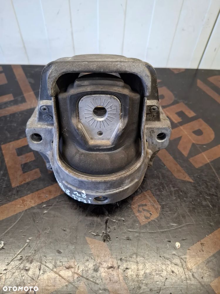 Poduszka Łapa Silnika Lewa Audi A4 B8 A5 Q5 8K0199381GK - 1