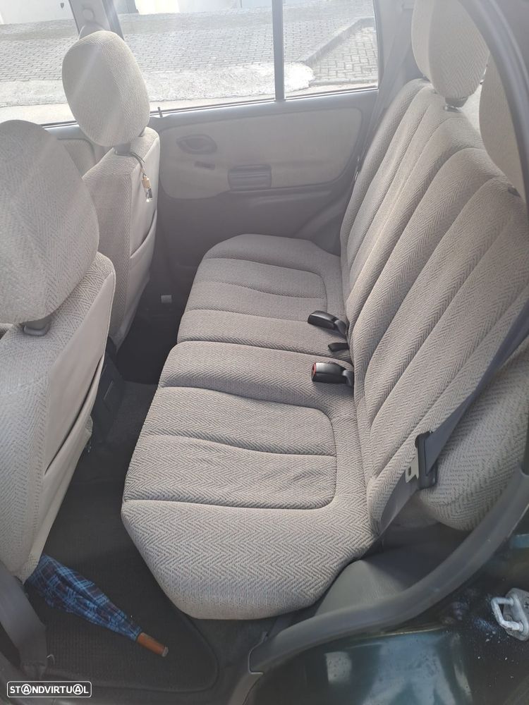 Suzuki Grand Vitara Metal Top 2.0 TDi - 10