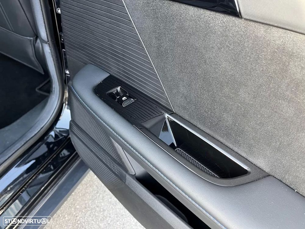 MG MG4 64 kWh Luxury - 38