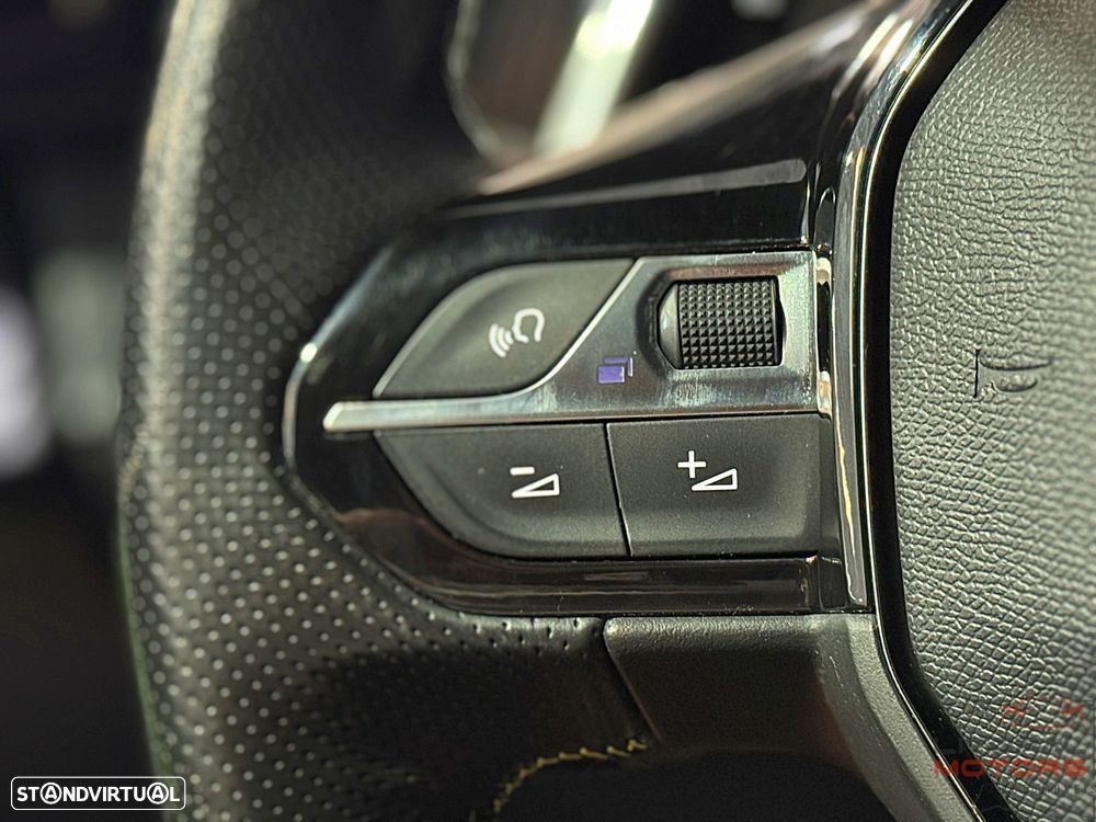 Peugeot 2008 1.2 PureTech GT Line EAT8 - 23