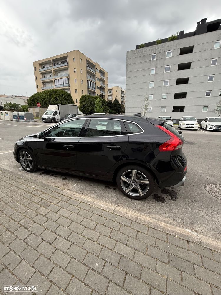 Volvo V40 D2 R Design - 11
