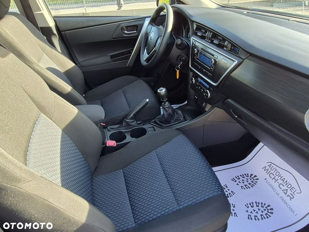 Toyota Auris - 16