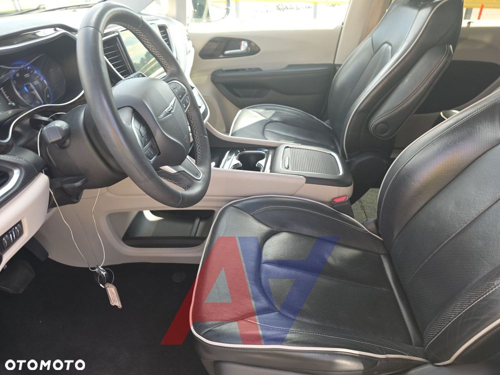 Chrysler Pacifica - 10