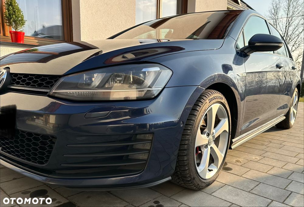 Volkswagen Golf - 10