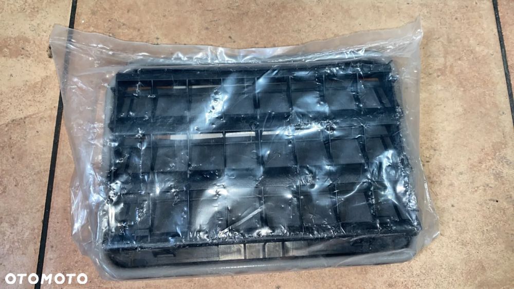 KRATKA WENTYLACYJNA KAROSERII BMW F30 F31 F32 F33 F34 F36 9176945 - 2