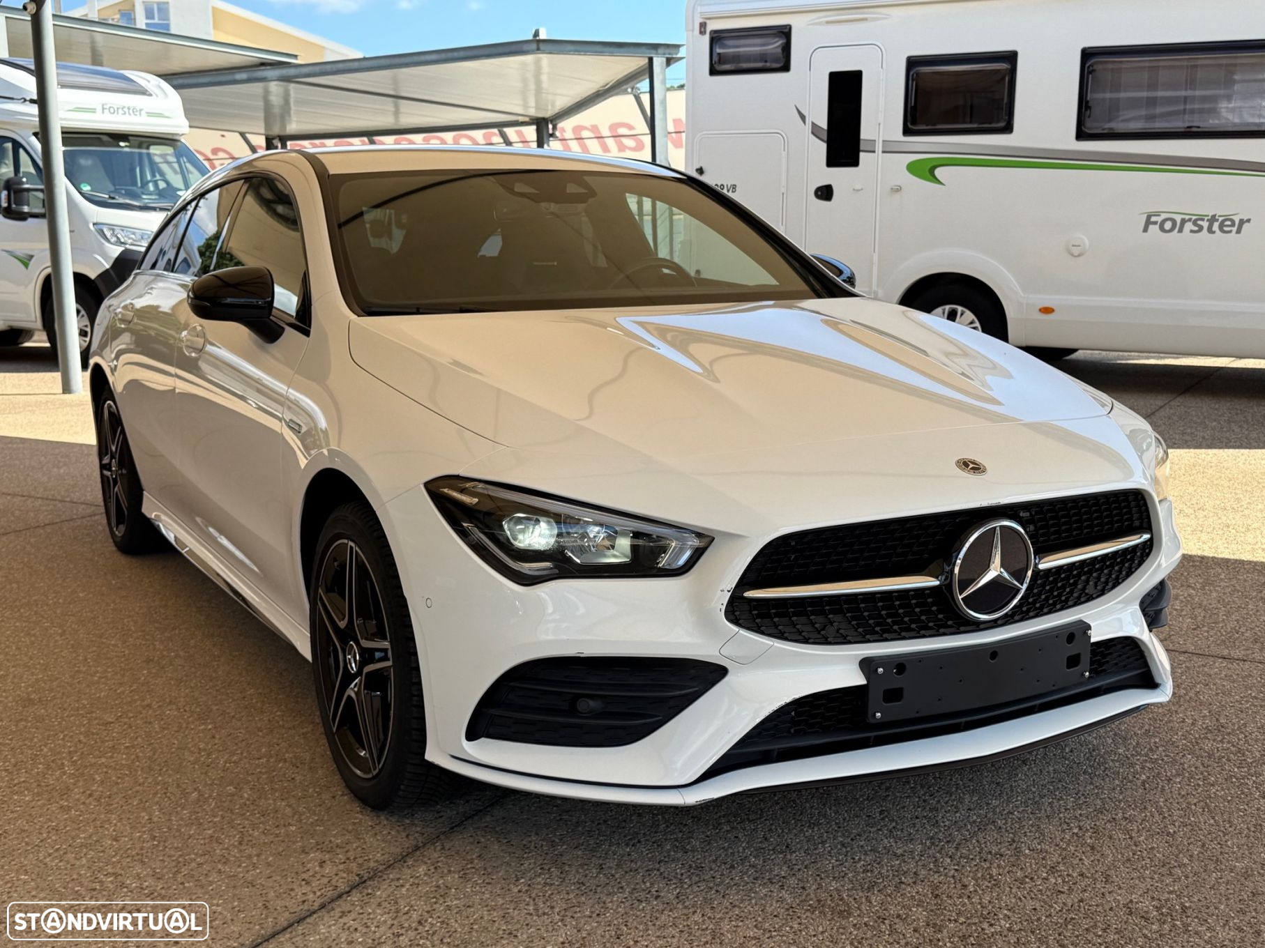 Mercedes-Benz CLA 250 e Shooting Brake AMG Line - 33