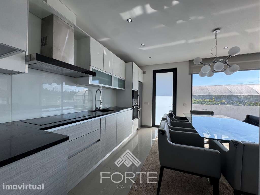 Moradia T4 de arquitetura contemporânea, mobilada e equipada em Pon... - Grande imagem: 5/29