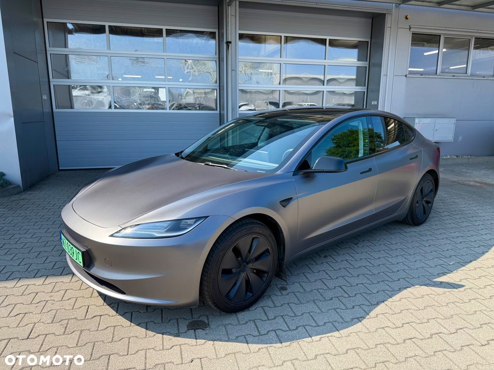 Tesla Model 3 - 1