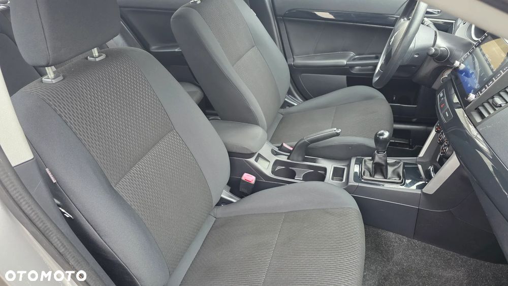 Mitsubishi Lancer 1.6 Invite - 12