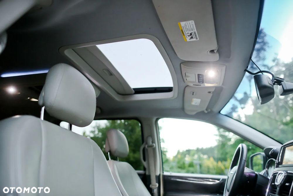 Chrysler Town & Country 3.6 Limited - 22