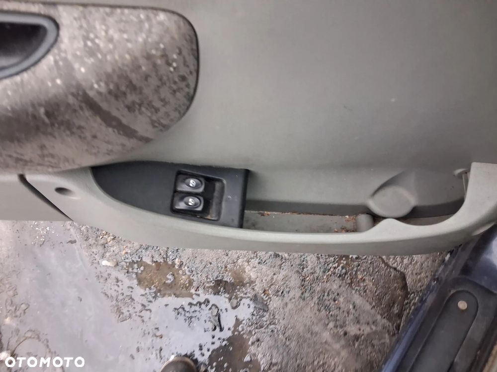 Renault Kangoo 1 I FL Lift Multispace silnik kompletny 1.5 dCi 82 KM K9K710 K9K 702 pompa Delphi drzwi przód tył przesuwne błotnik TED49 szyba panel mechanizm pompa wspomagania rozrusznik maglownica potencjometr gazu przepływomierz zwrotnica mcperson turbina przewód wąż wiązka zbiorniczek alternator osłona lusterko zamek belka zawieszenia sterownik silnika moduł komfortu lewarek prowadnica pompka wykładzina lampa światło felgi czujnik ciśnienia regulator NA CZĘŚCI wszystkie części - 21