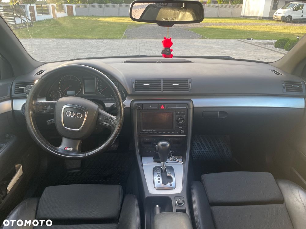 Audi A4 Limousine - 8