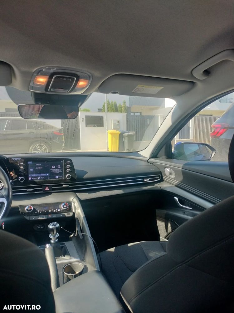 Hyundai Elantra 1.6 l 123 CP 6MT Highway - 17