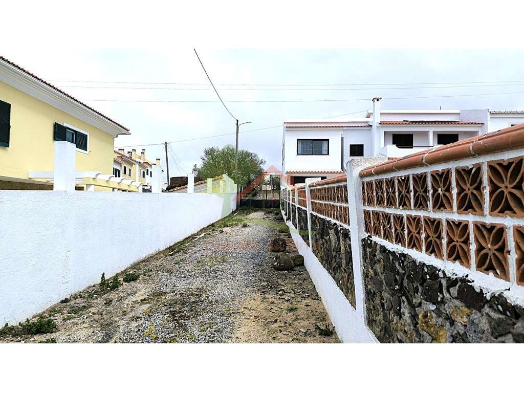 Quintinha para reconstruir com vista mar - Grande imagem: 3/15