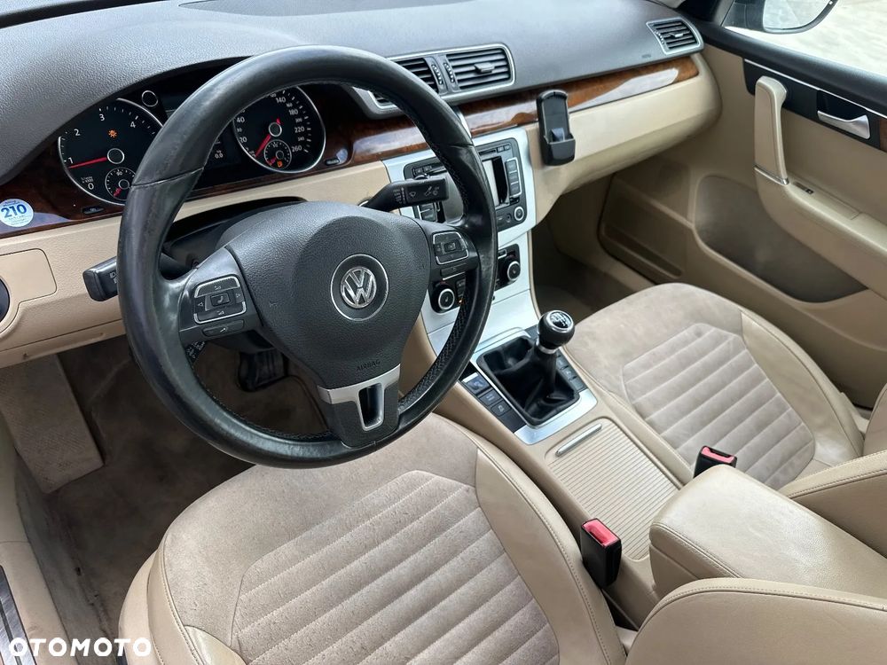 Volkswagen Passat 2.0 Blue TDI SCR Highline - 14