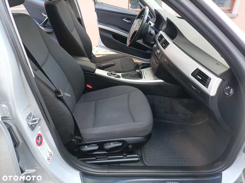 BMW Seria 3 320d DPF Efficient Dynamics Edition - 22