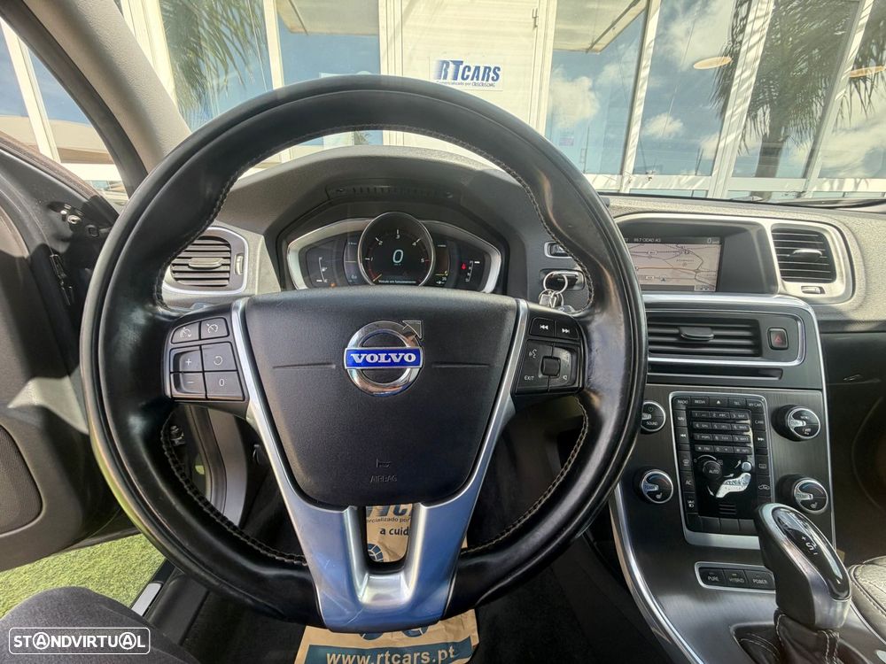 Volvo V60 2.4 D6 Momentum AWD Phev - 14