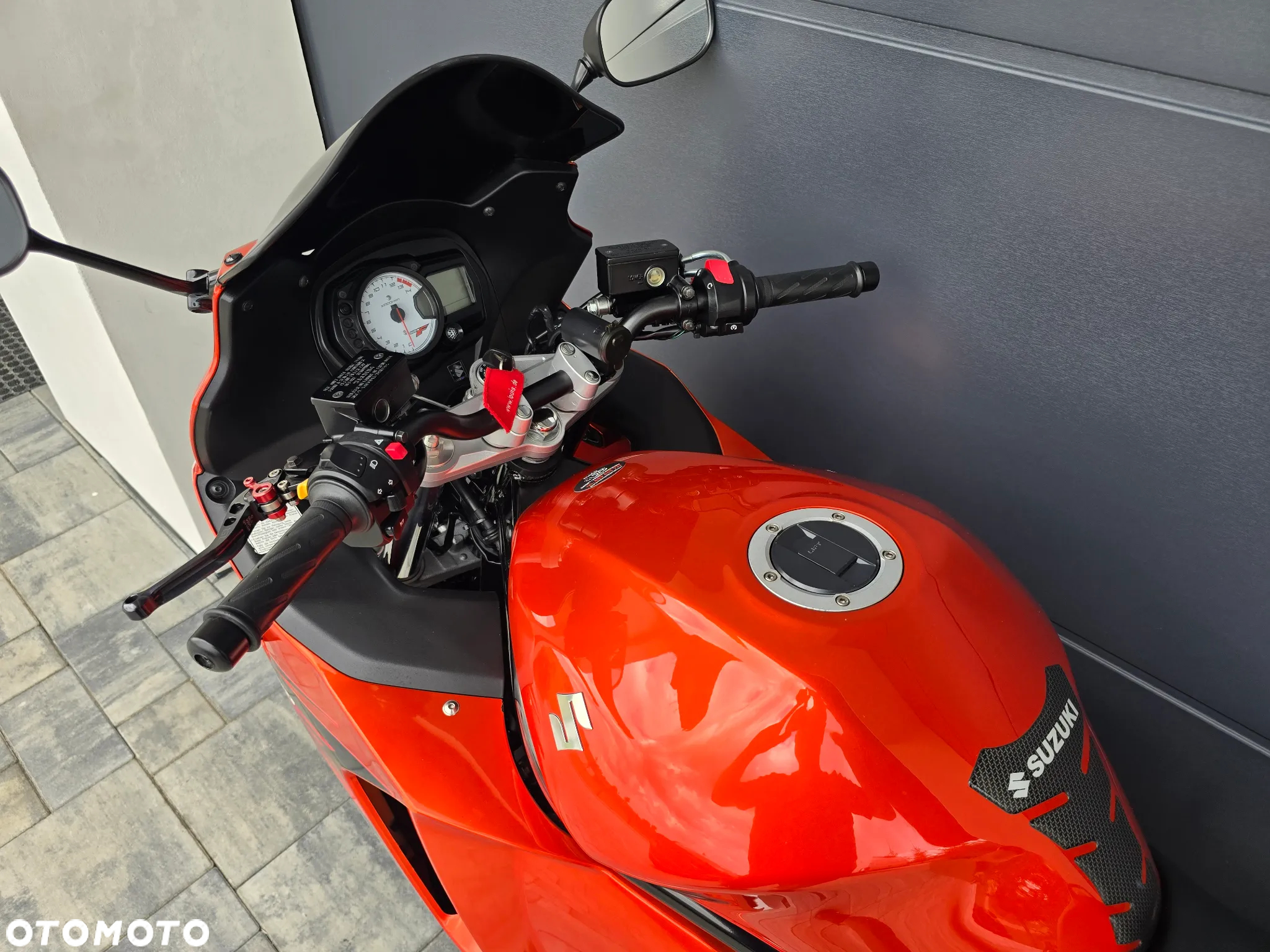 Suzuki GSX - 6