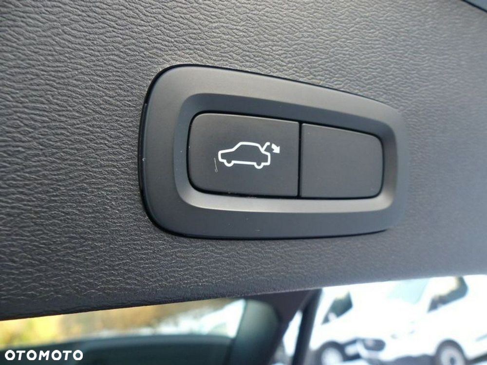 Volvo XC 40 T4 AWD Geartronic R-Design - 17