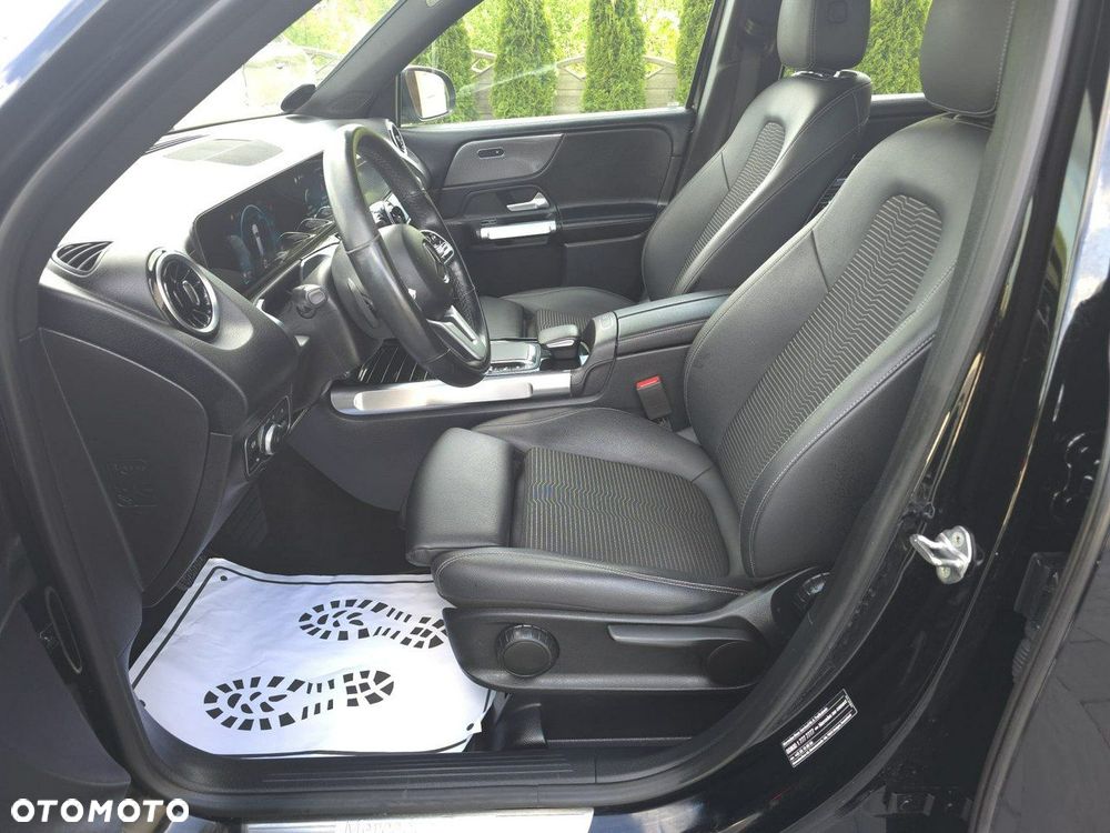 Mercedes-Benz GLB - 12