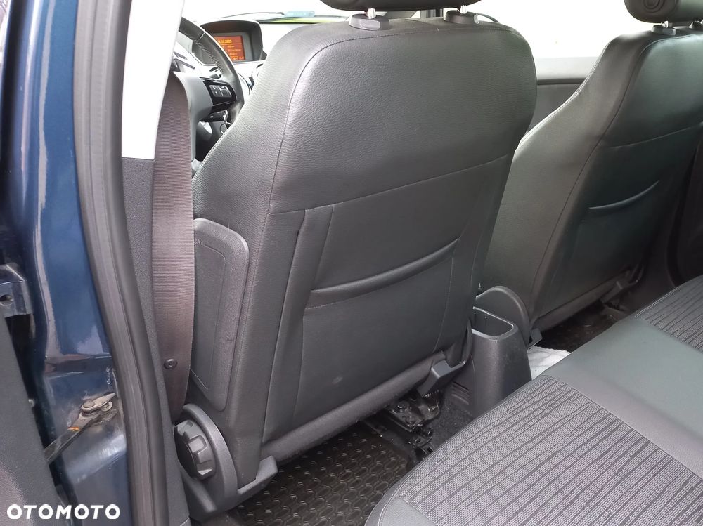 Opel Corsa 1.4 16V Cosmo - 14