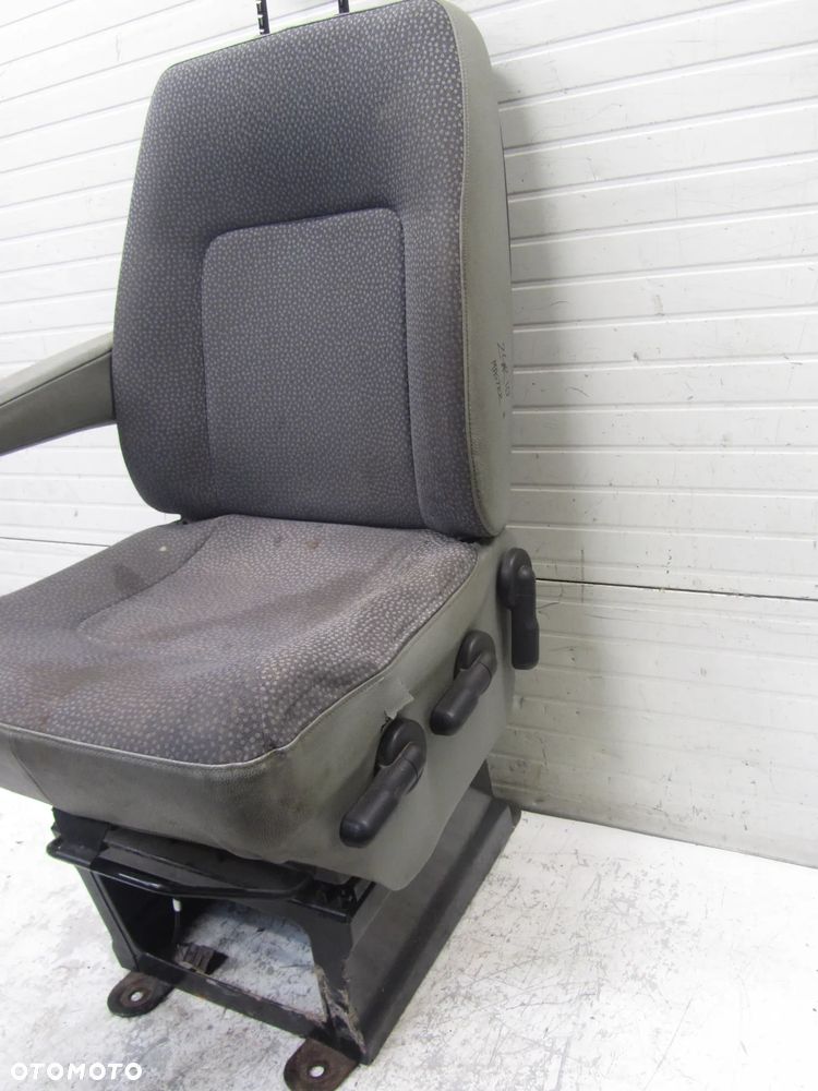 renault master II fl eu fotel kierowcy (uszkodzony) - 3