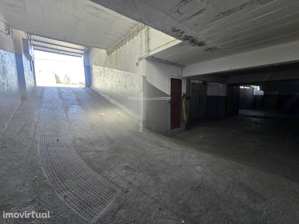 Garagem com 17m2, com capacidade para 1 carro, em zona residencial ... - Grande imagem: 3/4