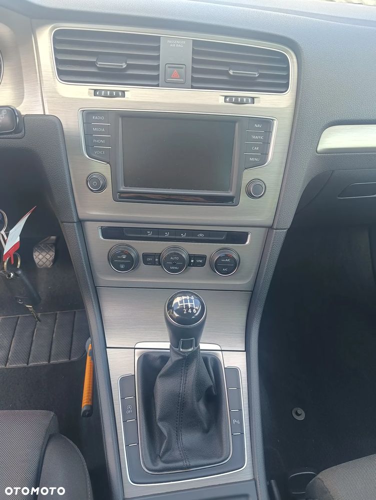 Volkswagen Golf 1.0 TSI BlueMotion Comfortline - 25