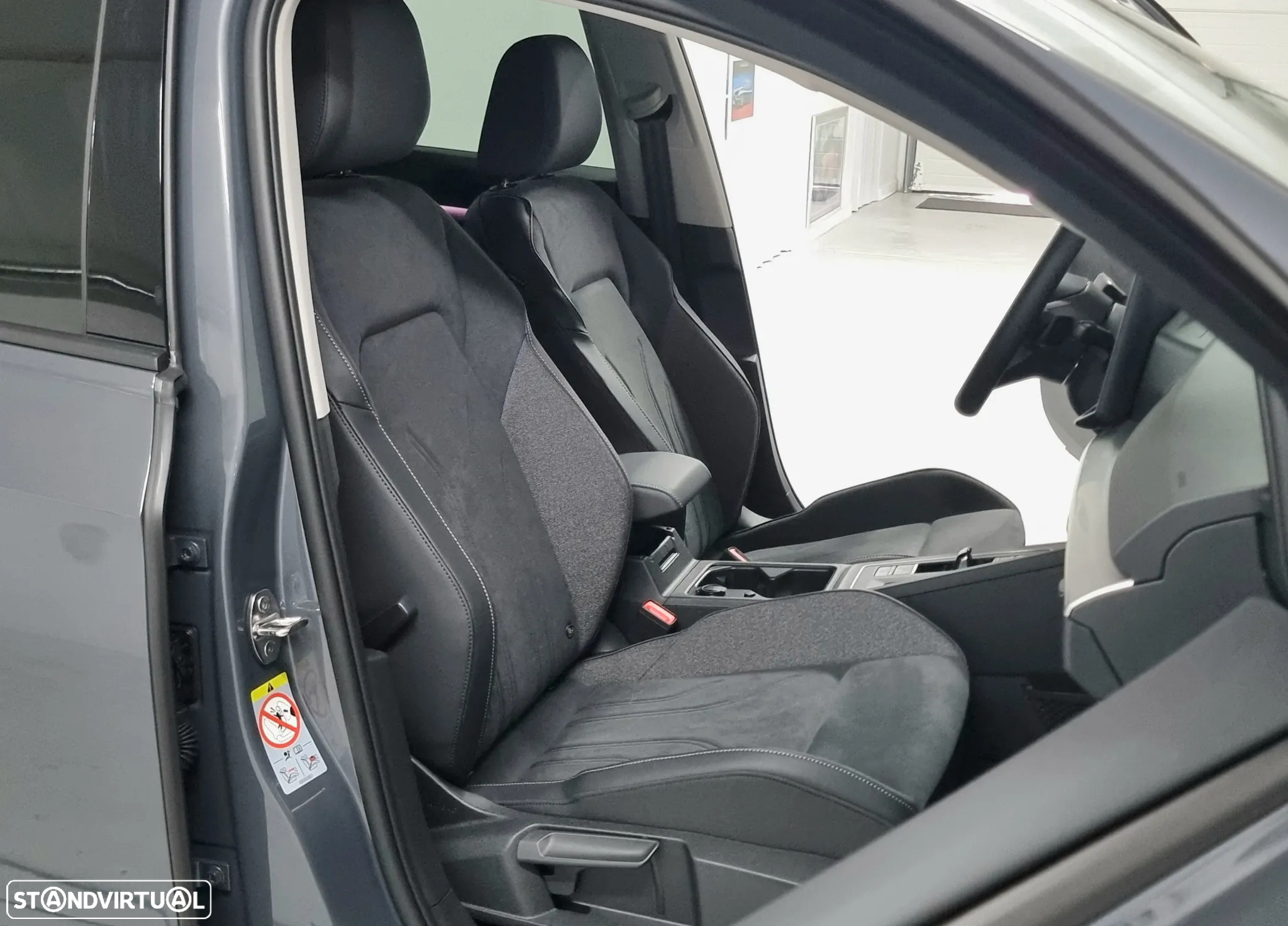 VW Golf 1.5 eTSI 50 Anos DSG - 7