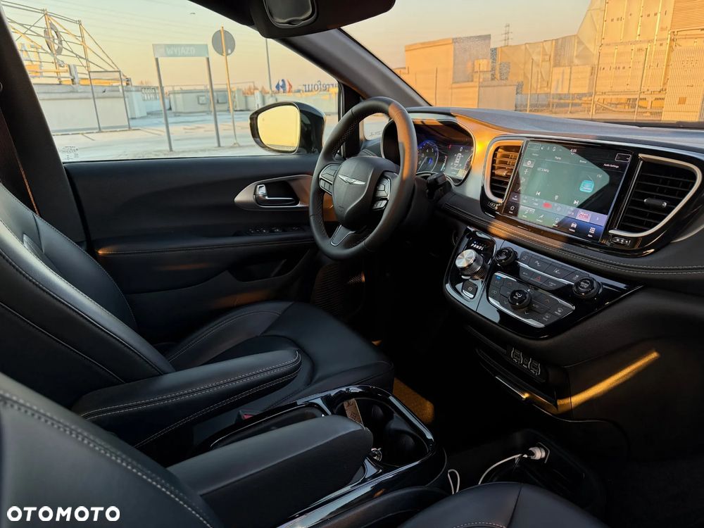 Chrysler Pacifica - 10