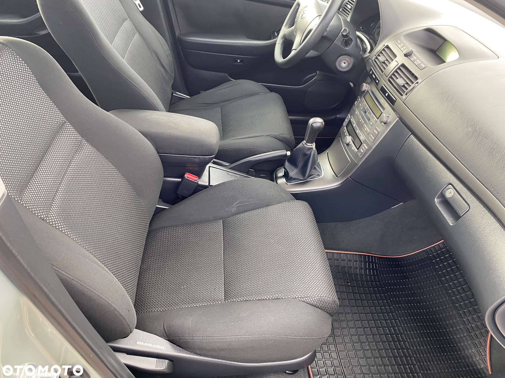 Toyota Avensis 2.0 VVT-i Combi Sol - 33
