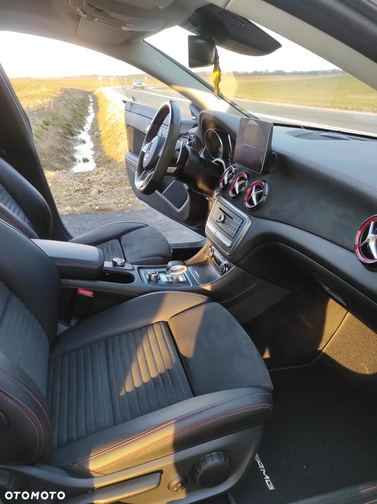 Mercedes-Benz CLA AMG 45 4-Matic - 9