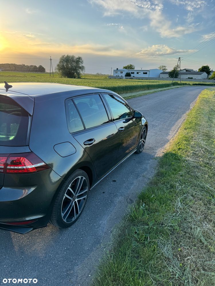 Volkswagen Golf - 6