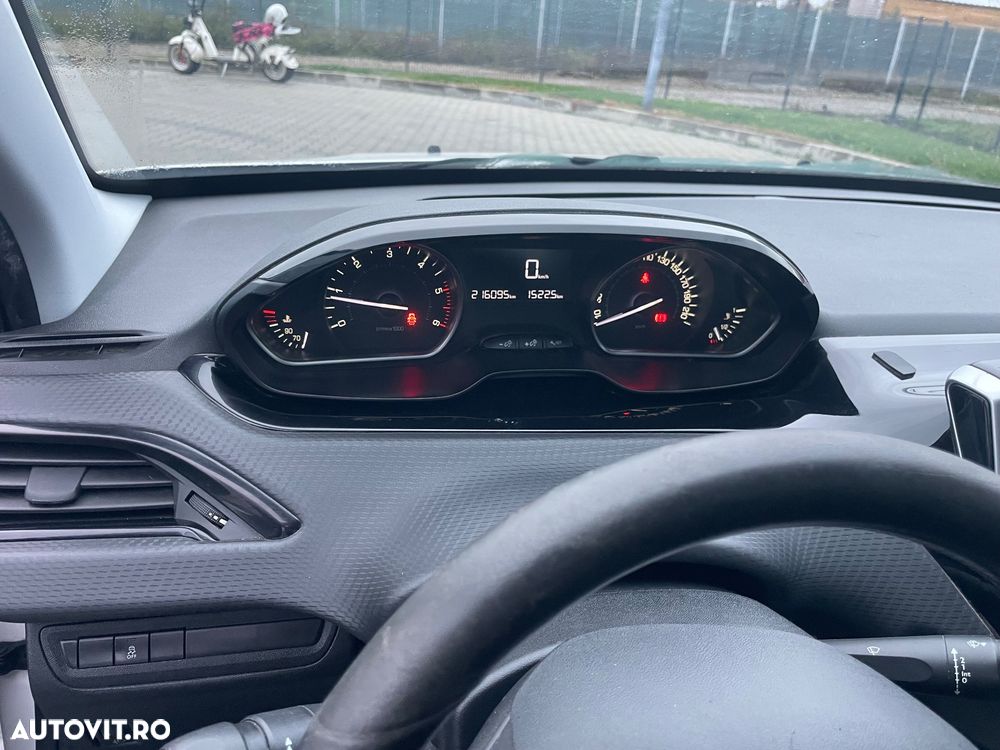 Peugeot 2008 BlueHDi 100 STOP & START Style - 6