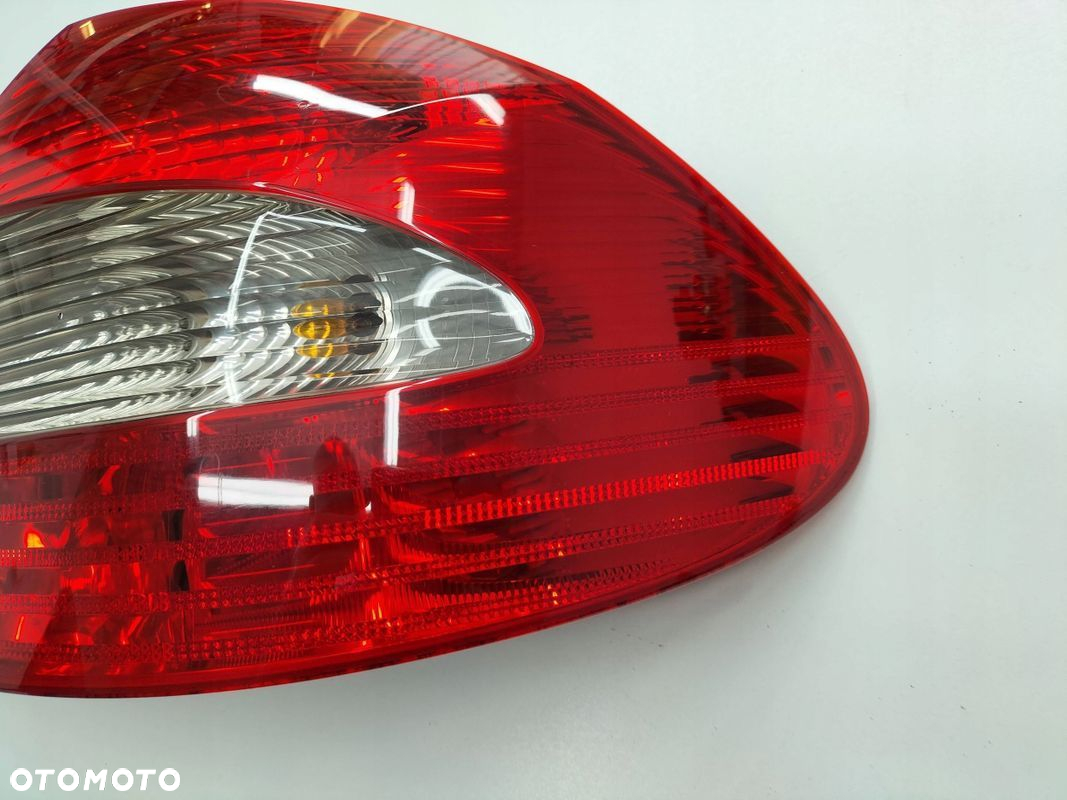 LAMPA PRAWY TYŁ PRAWA TYLNA MERCEDES CLK W209 A2098201664 - 4