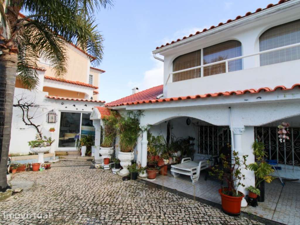 Moradia Isolada - inserida em Lote de 420m2 - Vale Cavala - Grande imagem: 2/23