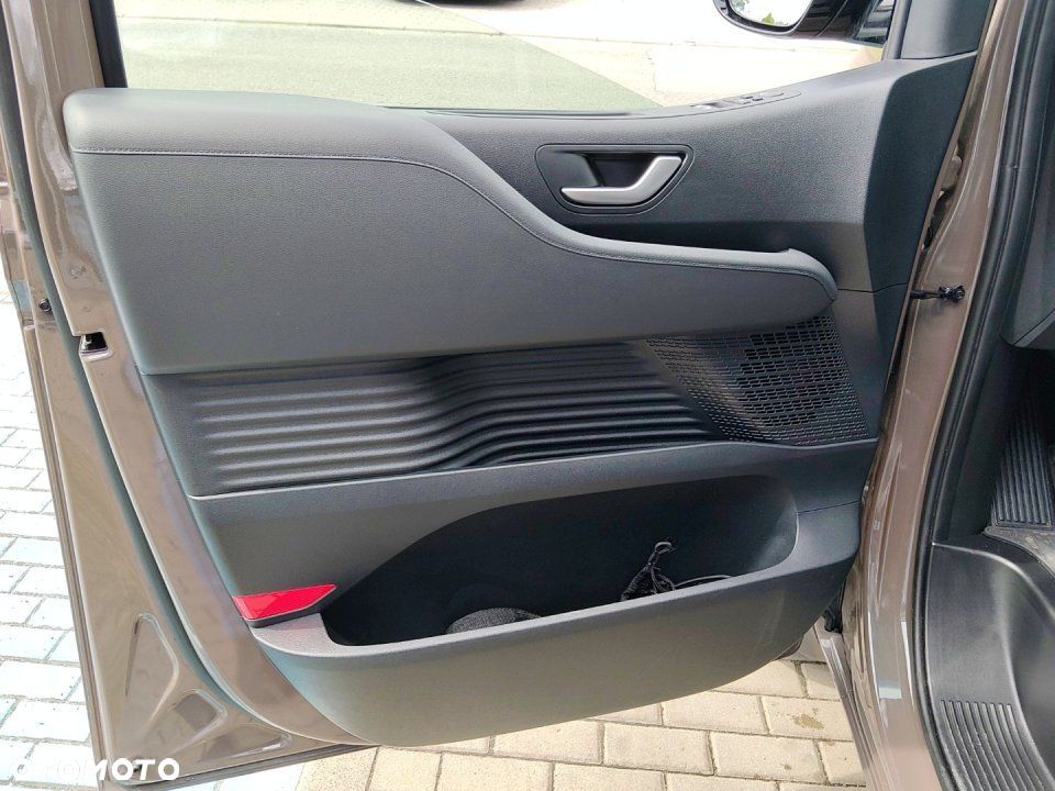 Hyundai Staria - 12