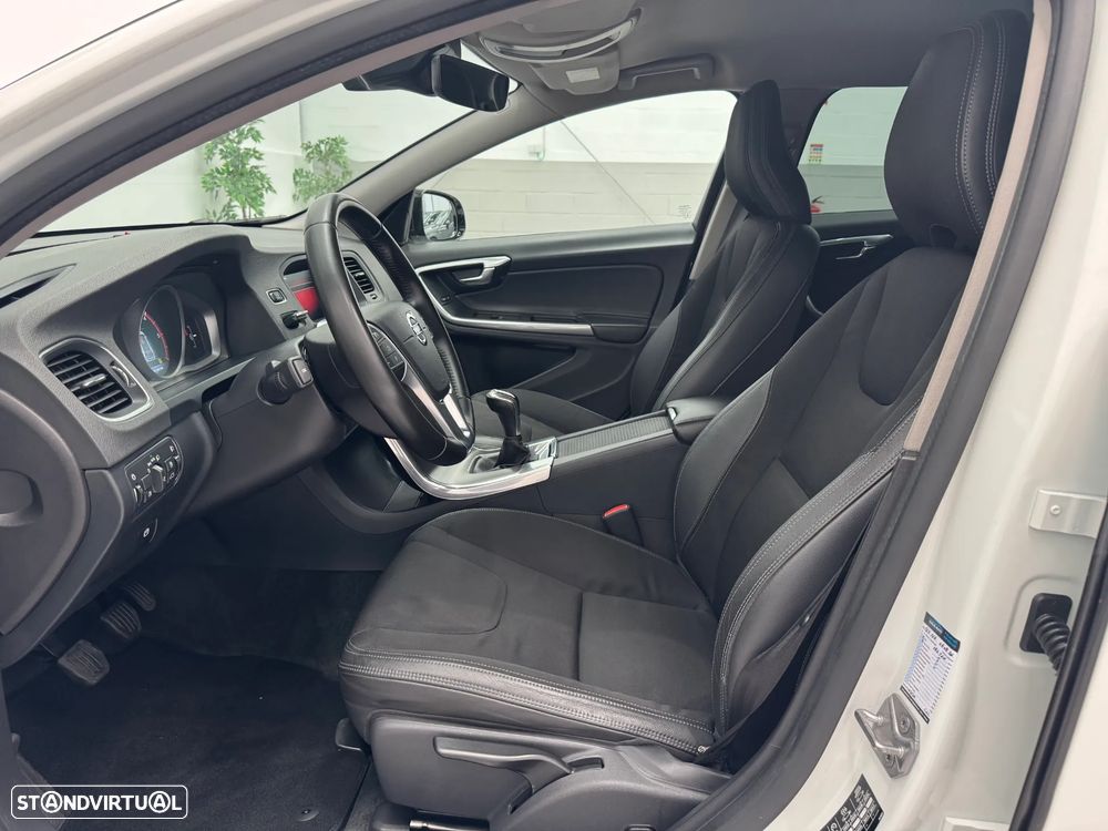 Volvo V60 2.0 D4 Momentum - 21
