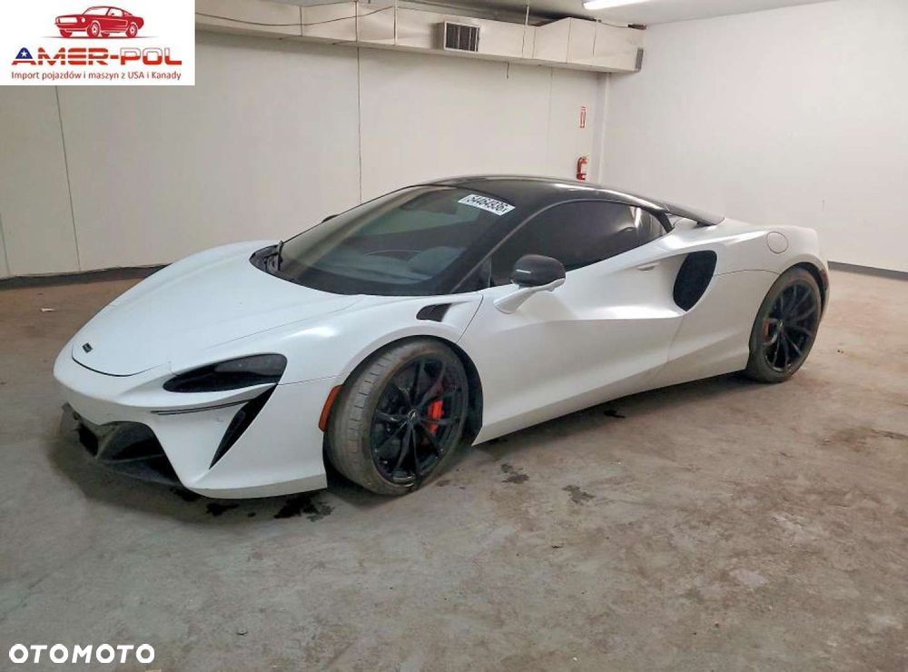 McLaren Artura - 1