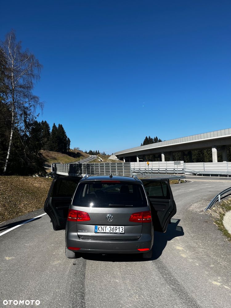 Volkswagen Touran 2.0 TDI DPF Highline - 9
