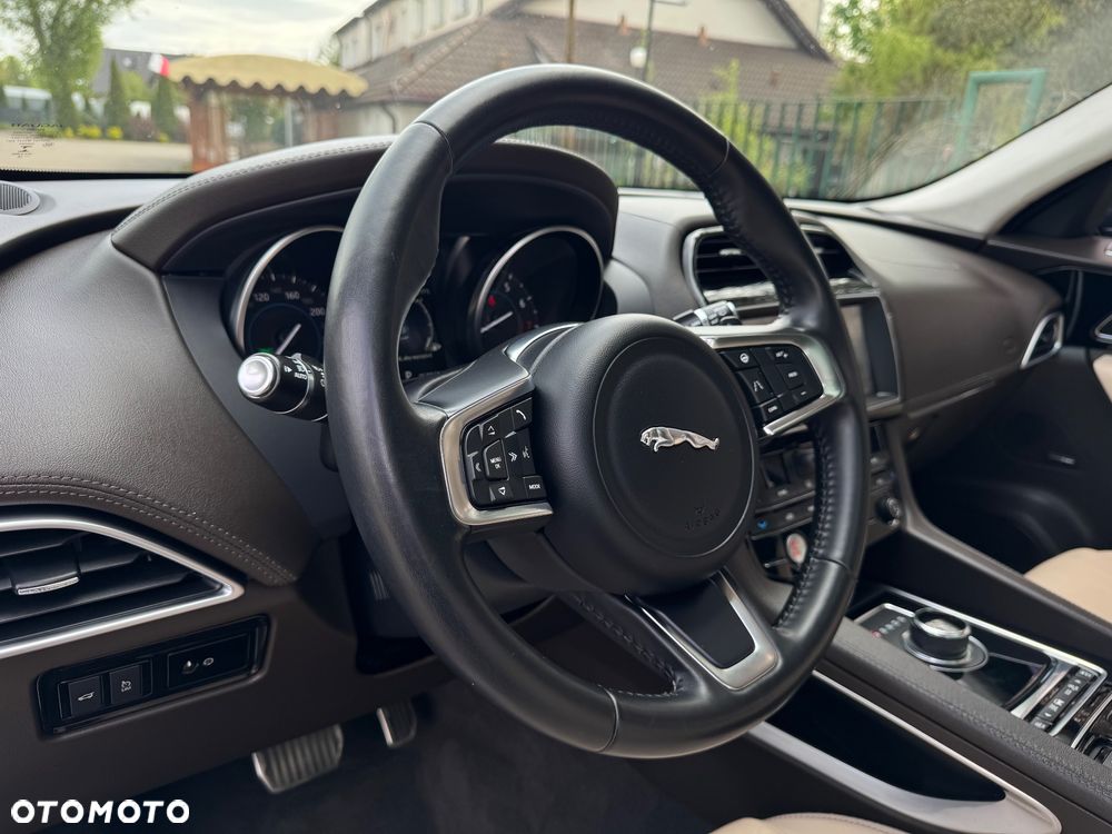 Jaguar F-Pace 25t AWD Prestige - 5
