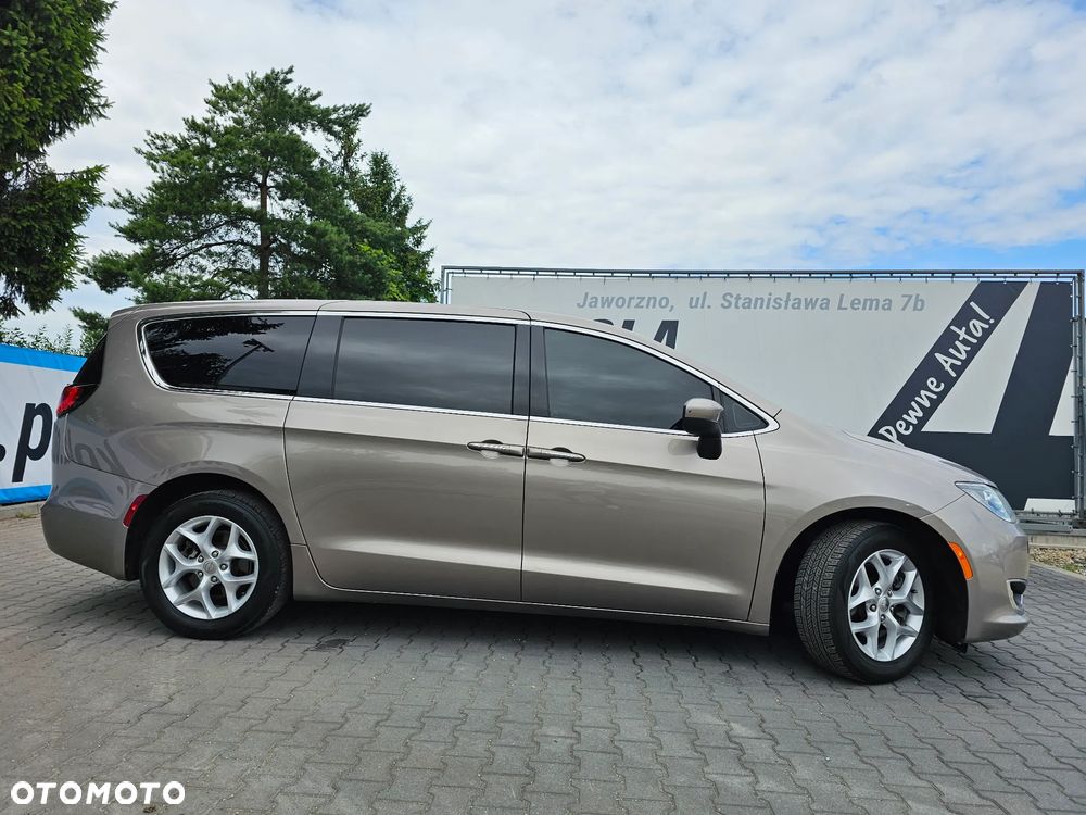 Chrysler Pacifica - 2